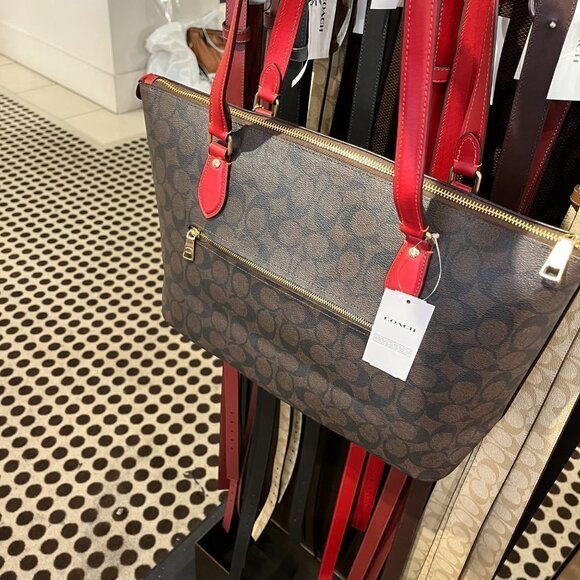 Coach Gallery Tote In Signature Canvas - Picture 4 of 11